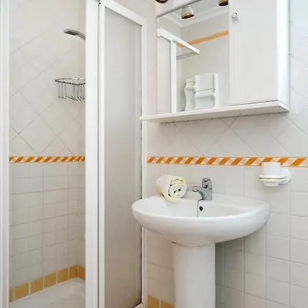 Fuente2 Piscina Comun Famila Landsted